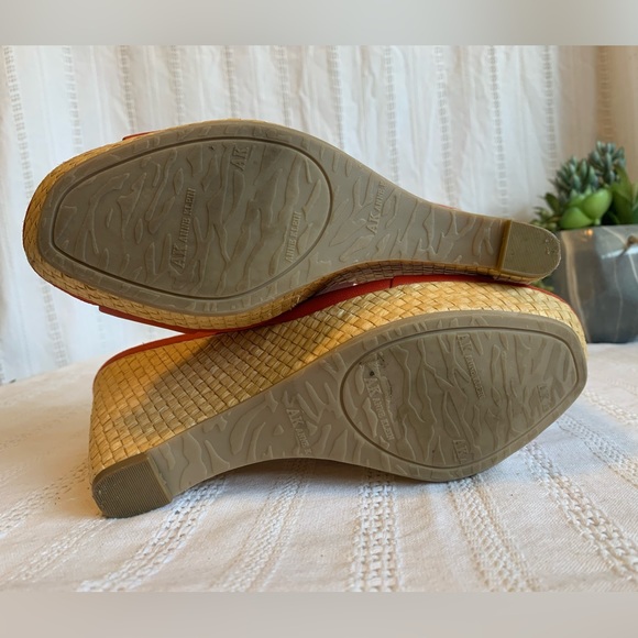 Anne Klein AK Fortuna Leather Wedge Sandals. Size 8. Excellent Used Condition. - Picture 4 of 9